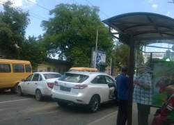 ДТП в Ставрополе с участием 4 машин образовало огромную пробку ДТП в Ставрополе с участием 4 машин образовало огромную пробку