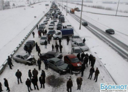 Сегодня на выезде из Ставрополя столнулись 18 автомобилей Сегодня на выезде из Ставрополя столнулись 18 автомобилей