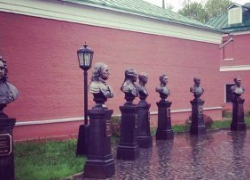 В Сергиевом Посаде для Ставрополя отлили 12 адмиральских бюстов из бронзы В Сергиевом Посаде для Ставрополя отлили 12 адмиральских бюстов из бронзы