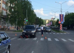 Скутерист без прав попал под колеса внедорожника на Ставрополье Скутерист без прав попал под колеса внедорожника на Ставрополье
