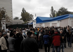 Участники митинга в Минводах требовали справедливости от полиции и казаков Участники митинга в Минводах требовали справедливости от полиции и казаков