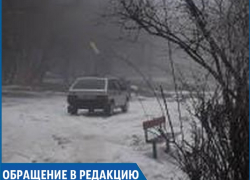 "Умники сломали забор и устроили парковку на детской площадке", - житель Ставрополя "Умники сломали забор и устроили парковку на детской площадке", - житель Ставрополя