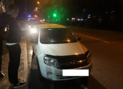 В Ставрополе водитель на пешеходном переходе сбил двух девушек В Ставрополе водитель на пешеходном переходе сбил двух девушек