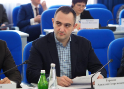 Самый бедный депутат думы Ставрополья Аркадий Торосян активно посещал заседания парламента Самый бедный депутат думы Ставрополья Аркадий Торосян активно посещал заседания парламента