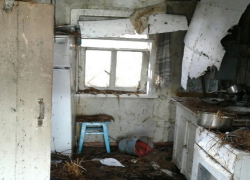 Заснувших с зажженными конфорками пенсионерку с сыном вытащил из горящего дома сосед на Ставрополье Заснувших с зажженными конфорками пенсионерку с сыном вытащил из горящего дома сосед на Ставрополье