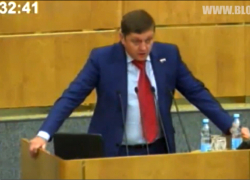 Олег Пахолков с трибуны Госдумы потребовал от Фабио Капелло вернуть деньги и ехать домой (ВИДЕО) Олег Пахолков с трибуны Госдумы потребовал от Фабио Капелло вернуть деньги и ехать домой (ВИДЕО)