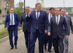 Медведев назвал Ставрополье «большим садом», а дороги «неплохими» Медведев назвал Ставрополье «большим садом», а дороги «неплохими»