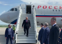 Встречать премьера Мишустина в Пятигорске приехали делегации на «анонимных» автомобилях Встречать премьера Мишустина в Пятигорске приехали делегации на «анонимных» автомобилях