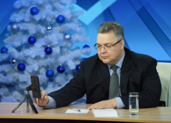 «Люди все знают, поэтому и возникает вопрос недоверия к власти»: Владимиров ответил на вопросы ставропольцев «Люди все знают, поэтому и возникает вопрос недоверия к власти»: Владимиров ответил на вопросы ставропольцев
