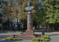 В Ставрополе бульвар Ермолова отмечает сразу три юбилея В Ставрополе бульвар Ермолова отмечает сразу три юбилея