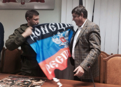 Наш творческий редактор на выборах в ДНР: "18 тысяч ополченцев защищают волеизъявление граждан" Наш творческий редактор на выборах в ДНР: "18 тысяч ополченцев защищают волеизъявление граждан"
