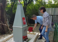 Активисты «Невинномысского Азота» помогли восстановить госпитальную могилу времен Великой Отечественной войны Активисты «Невинномысского Азота» помогли восстановить госпитальную могилу времен Великой Отечественной войны