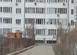Если пожар, «скорая» приедет, кто будет открывать? – житель Пятигорска об установленных воротах во двор «многоэтажки» Если пожар, «скорая» приедет, кто будет открывать? – житель Пятигорска об установленных воротах во двор «многоэтажки»