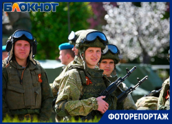 Фоторепортаж: как проходили долгожданный парад Победы и Бессмертный полк Фоторепортаж: как проходили долгожданный парад Победы и Бессмертный полк