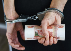 На Ставрополье мужчина задержан за взятку приставу в размере 4,5 миллионов рублей На Ставрополье мужчина задержан за взятку приставу в размере 4,5 миллионов рублей