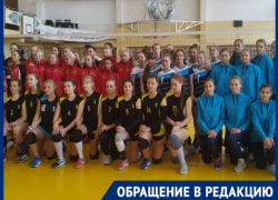 «Нам стыдно»: у юных волейболисток из Лермонтова нет денег на спортивные костюмы «Нам стыдно»: у юных волейболисток из Лермонтова нет денег на спортивные костюмы