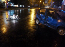 В Ставрополе автомобиль сбил несовершеннолетнего скутериста В Ставрополе автомобиль сбил несовершеннолетнего скутериста