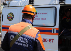 Ставропольские спасатели освободили ребенка, застрявшего между стеной и батареей Ставропольские спасатели освободили ребенка, застрявшего между стеной и батареей