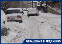 «Нам жить в снегу?»: ставропольчане вынуждены чистить дороги от осадков вместо коммунальщиков «Нам жить в снегу?»: ставропольчане вынуждены чистить дороги от осадков вместо коммунальщиков