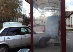 Ставрополец пожаловался на воняющие мусорки и нарушение правил парковки на остановке Ставрополец пожаловался на воняющие мусорки и нарушение правил парковки на остановке