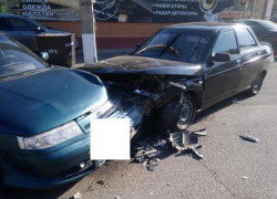 На Ставрополье в аварии пострадали двое взрослых и 3-летний ребенок На Ставрополье в аварии пострадали двое взрослых и 3-летний ребенок