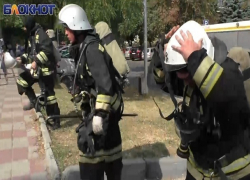 60 сотрудников МЧС с трудом потушили сильный пожар в центре Ставрополя 60 сотрудников МЧС с трудом потушили сильный пожар в центре Ставрополя