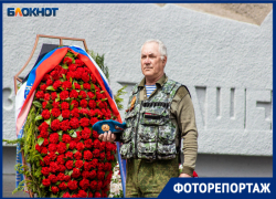 Ставропольчане пришли к мемориалу Вечной славы вопреки самоизоляции Ставропольчане пришли к мемориалу Вечной славы вопреки самоизоляции