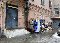 На устроенную супермаркетом свалку во дворе жилого дома пожаловались жители Пятигорска На устроенную супермаркетом свалку во дворе жилого дома пожаловались жители Пятигорска
