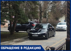 Автохамы продолжают парковаться на пешеходном бульваре в центре Ставрополя Автохамы продолжают парковаться на пешеходном бульваре в центре Ставрополя