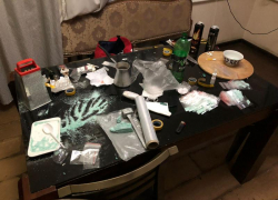 Трое ставропольцев попались на фасовке и сбыте синтетических наркотиков Трое ставропольцев попались на фасовке и сбыте синтетических наркотиков