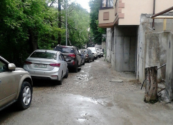 Курортники заняли все места перед домами и невозможно ни припарковаться, ни проехать, - жители Кисловодска Курортники заняли все места перед домами и невозможно ни припарковаться, ни проехать, - жители Кисловодска