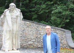 Именитый российский актер Александр Балуев читал стихи Пушкина в Железноводске Именитый российский актер Александр Балуев читал стихи Пушкина в Железноводске