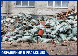 Свалка ставропольского общежития засоряет соседние дома Свалка ставропольского общежития засоряет соседние дома