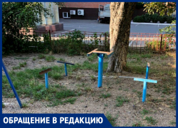 Детская площадка у диагностического центра в Изобильном оставляет желать лучшего Детская площадка у диагностического центра в Изобильном оставляет желать лучшего
