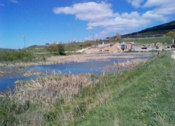Девушка утонула в озере Кисловодска на скатившемся в воду автомобиле Девушка утонула в озере Кисловодска на скатившемся в воду автомобиле