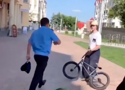 Неизвестные казаки в центре Ставрополя напали на велосипедистов Неизвестные казаки в центре Ставрополя напали на велосипедистов