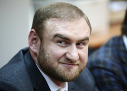 Из-за запрета на свидания с женой экс-сенатор КЧР Рауф Арашуков объявил голодовку Из-за запрета на свидания с женой экс-сенатор КЧР Рауф Арашуков объявил голодовку
