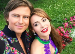 Модель из Ставрополя Анна Калашникова сделала «яблоневую» фотосессию с Прохором Шаляпиным Модель из Ставрополя Анна Калашникова сделала «яблоневую» фотосессию с Прохором Шаляпиным