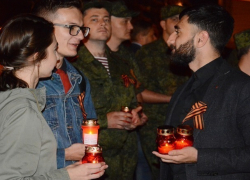 Тысячу свечей зажгли ночью на Крепостной горе Ставрополя в память о погибших в Великой Отечественной войне Тысячу свечей зажгли ночью на Крепостной горе Ставрополя в память о погибших в Великой Отечественной войне