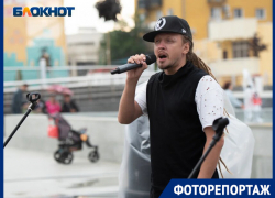 В Ставрополе на творческом фестивале выступил Димосс Саранча В Ставрополе на творческом фестивале выступил Димосс Саранча