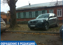 Паркуюсь как хочу: «находчивый» автохам припарковался прямо на газоне в центре Ставрополя Паркуюсь как хочу: «находчивый» автохам припарковался прямо на газоне в центре Ставрополя
