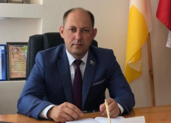 Как председатель Георгиевской думы Александр Стрельников себе премию вручал Как председатель Георгиевской думы Александр Стрельников себе премию вручал