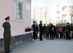 В Ставрополе открыли памятную доску полковнику, погибшему в Чечне В Ставрополе открыли памятную доску полковнику, погибшему в Чечне
