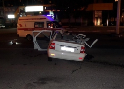 В Ставрополе легковушка влетела в грузовой автомобиль В Ставрополе легковушка влетела в грузовой автомобиль
