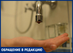 Жители улицы Комсомольской в Михайловске получают воду только после полуночи Жители улицы Комсомольской в Михайловске получают воду только после полуночи