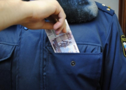 Сотрудники ГАИ на Ставрополье попались на взятке в 70 тыс рублей от коллеги Сотрудники ГАИ на Ставрополье попались на взятке в 70 тыс рублей от коллеги