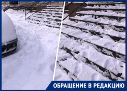 «С балкона хоть в сугроб ныряй»: жители дома в Ставрополе три дня ждут трактор для расчистки двора «С балкона хоть в сугроб ныряй»: жители дома в Ставрополе три дня ждут трактор для расчистки двора