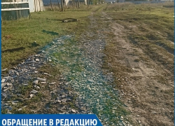 «Мы вынуждены засыпать ямы мусором, чтобы хоть как-то передвигаться по улицам», - жительница села на Ставрополье «Мы вынуждены засыпать ямы мусором, чтобы хоть как-то передвигаться по улицам», - жительница села на Ставрополье