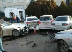 В аварии с участием пяти автомобилей в Ставрополе пострадала женщина В аварии с участием пяти автомобилей в Ставрополе пострадала женщина