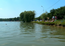 В Пятигорске мужчина утонул, купая в озере пса В Пятигорске мужчина утонул, купая в озере пса